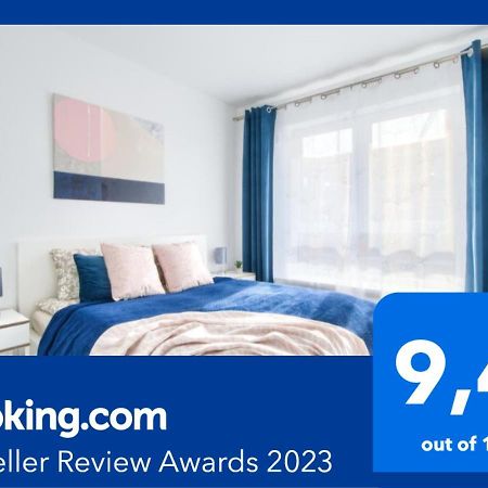 M&R Apartament Airport&Business Deluxe Cybernetyki 17 - Underground Garage - Free Wifi - Netflix - Air Conditioning - Self Check-In, Close By Chopin Airport ワルシャワ エクステリア 写真