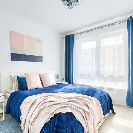 M&R Apartament Airport&Business Deluxe Cybernetyki 17 - Underground Garage - Free Wifi - Netflix - Air Conditioning - Self Check-In, Close By Chopin Airport ワルシャワ エクステリア 写真