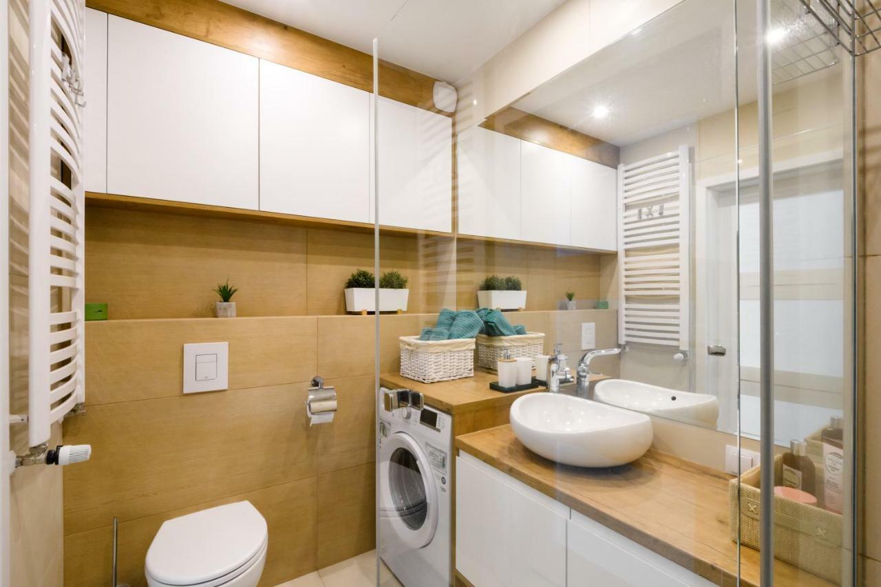 M&R Apartament Airport&Business Deluxe Cybernetyki 17 - Underground Garage - Free Wifi - Netflix - Air Conditioning - Self Check-In, Close By Chopin Airport ワルシャワ エクステリア 写真