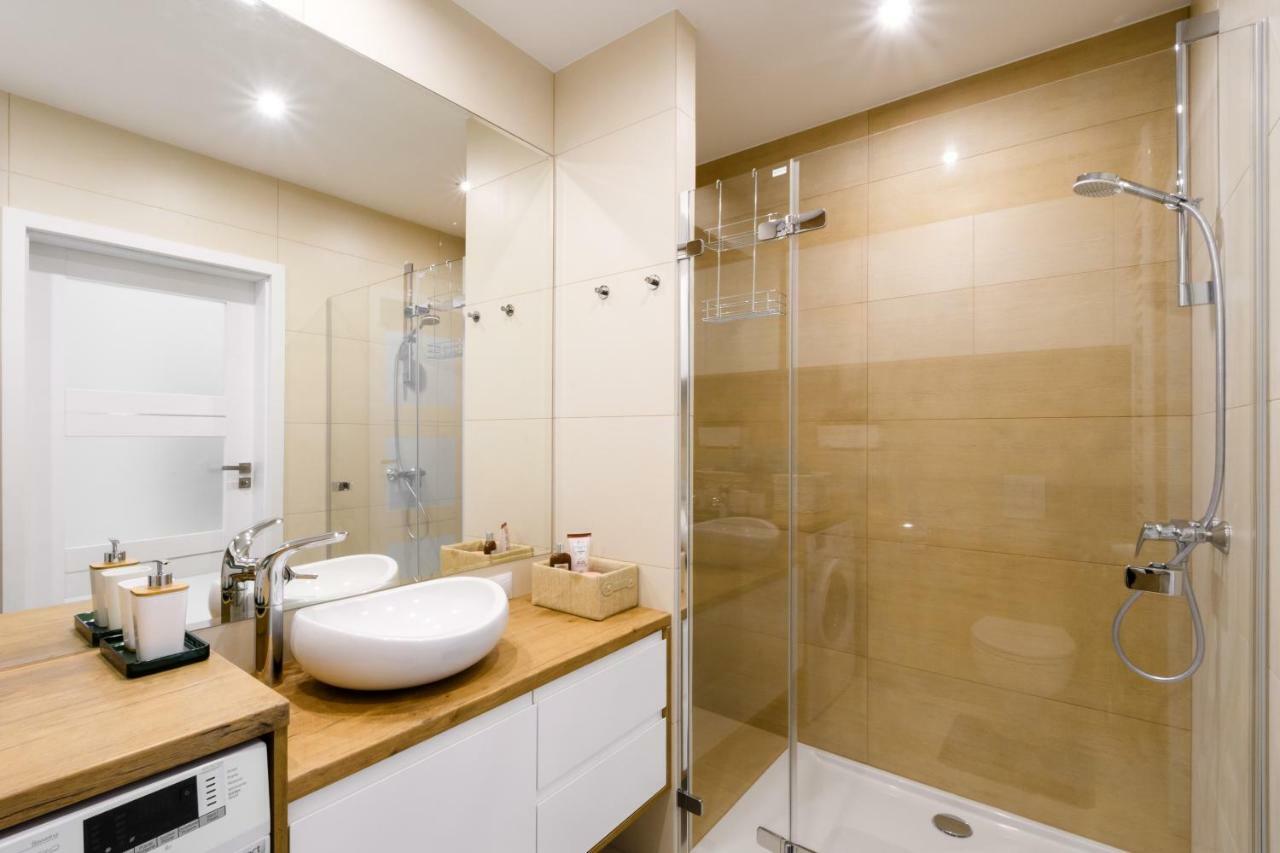 M&R Apartament Airport&Business Deluxe Cybernetyki 17 - Underground Garage - Free Wifi - Netflix - Air Conditioning - Self Check-In, Close By Chopin Airport ワルシャワ エクステリア 写真
