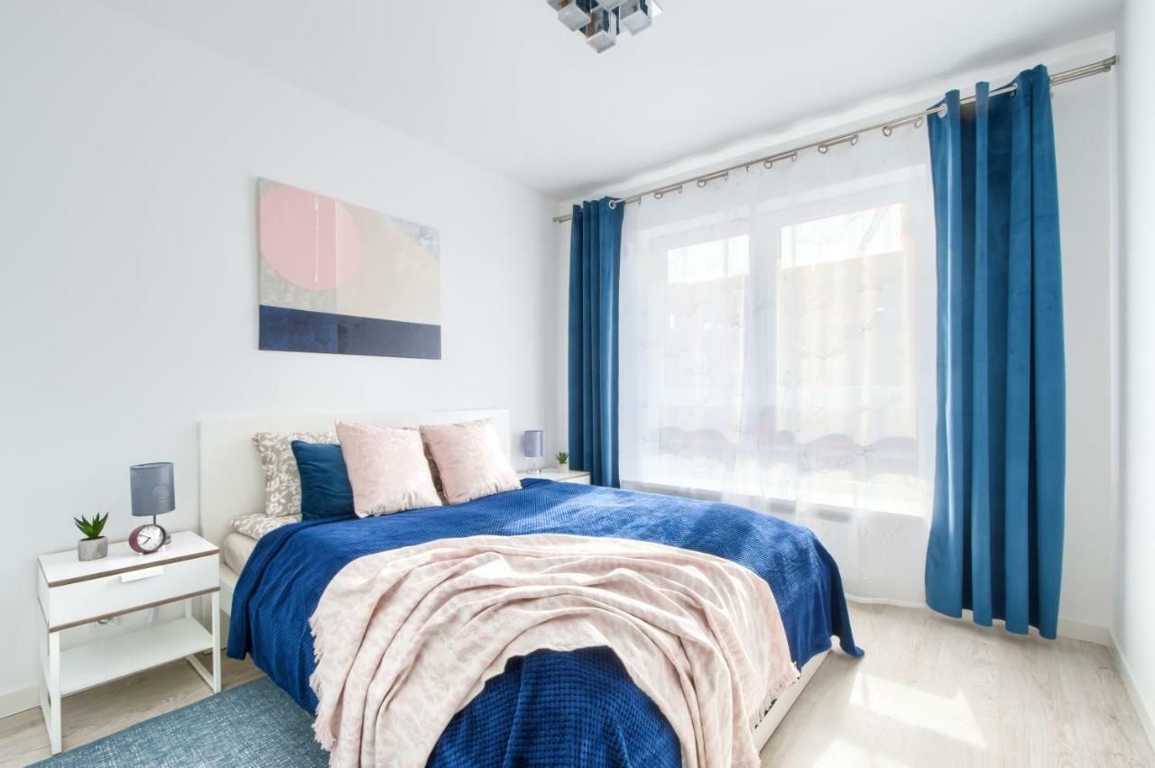 M&R Apartament Airport&Business Deluxe Cybernetyki 17 - Underground Garage - Free Wifi - Netflix - Air Conditioning - Self Check-In, Close By Chopin Airport ワルシャワ エクステリア 写真