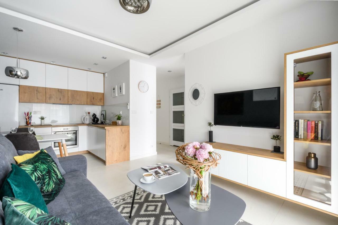 M&R Apartament Airport&Business Deluxe Cybernetyki 17 - Underground Garage - Free Wifi - Netflix - Air Conditioning - Self Check-In, Close By Chopin Airport ワルシャワ エクステリア 写真