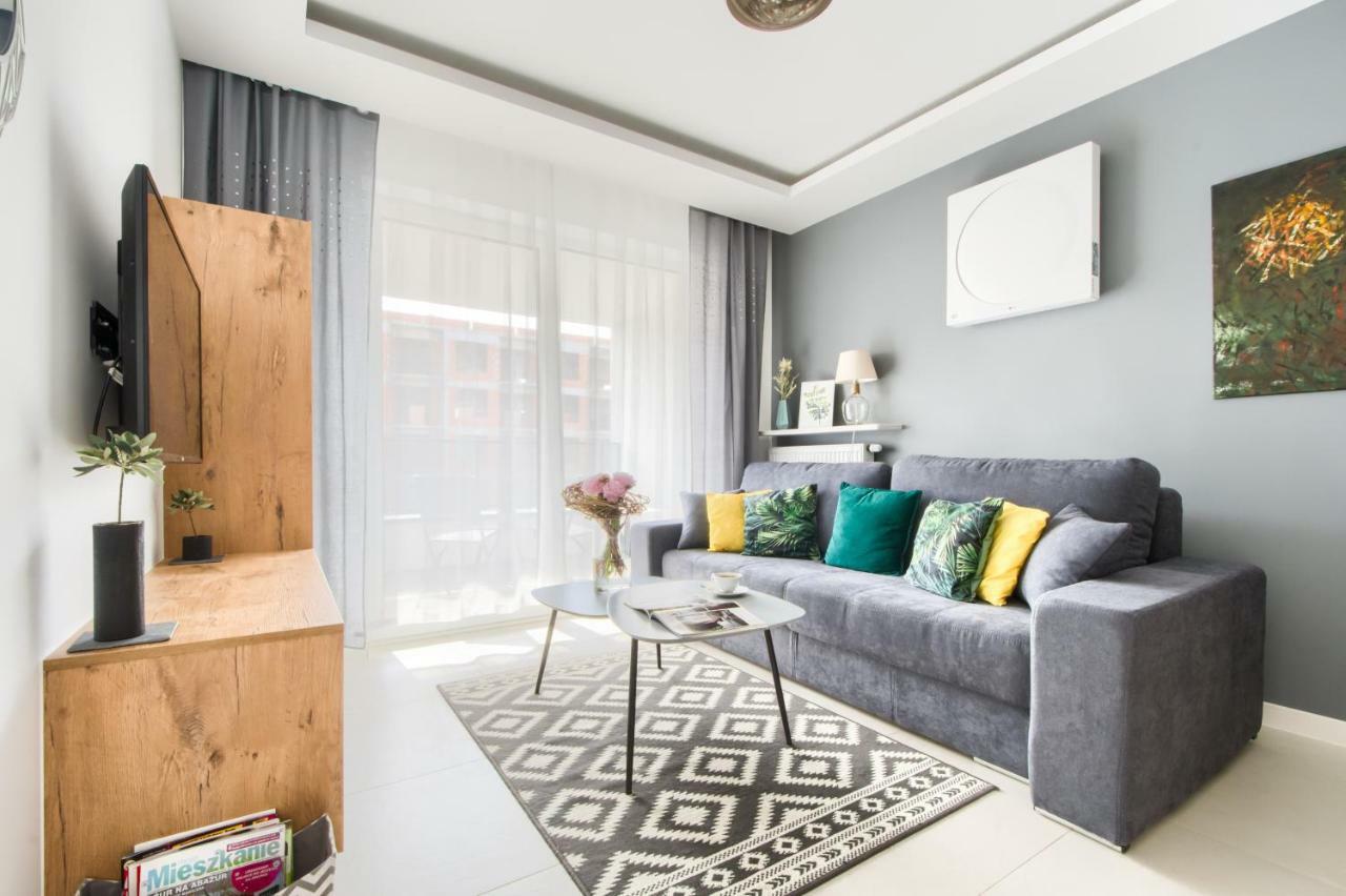 M&R Apartament Airport&Business Deluxe Cybernetyki 17 - Underground Garage - Free Wifi - Netflix - Air Conditioning - Self Check-In, Close By Chopin Airport ワルシャワ エクステリア 写真