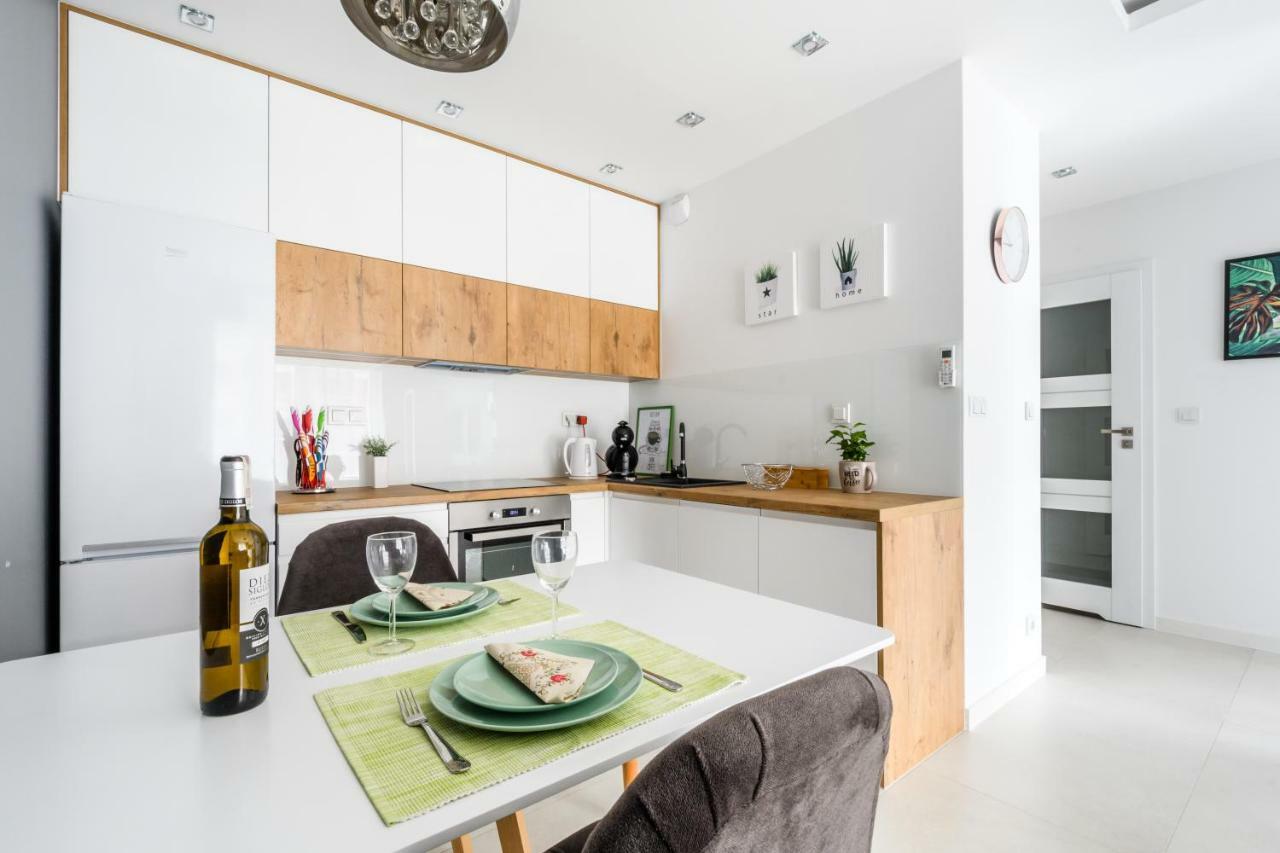 M&R Apartament Airport&Business Deluxe Cybernetyki 17 - Underground Garage - Free Wifi - Netflix - Air Conditioning - Self Check-In, Close By Chopin Airport ワルシャワ エクステリア 写真